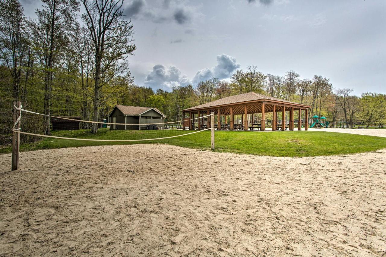 Poconos Vacation Home Walk To Locust Lake! Pocono Lake Ngoại thất bức ảnh