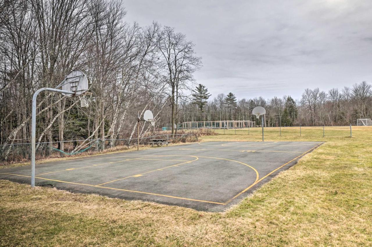 Poconos Vacation Home Walk To Locust Lake! Pocono Lake Ngoại thất bức ảnh